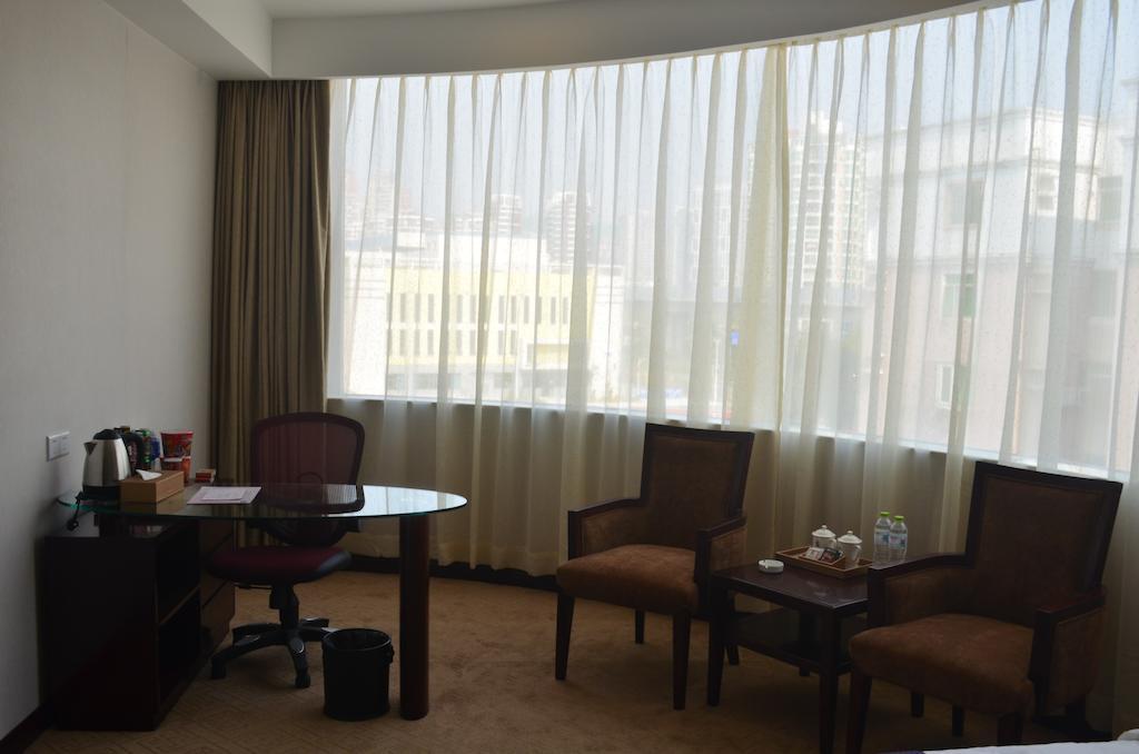 Zhuhai Platinum Holiday Hotel Номер фото