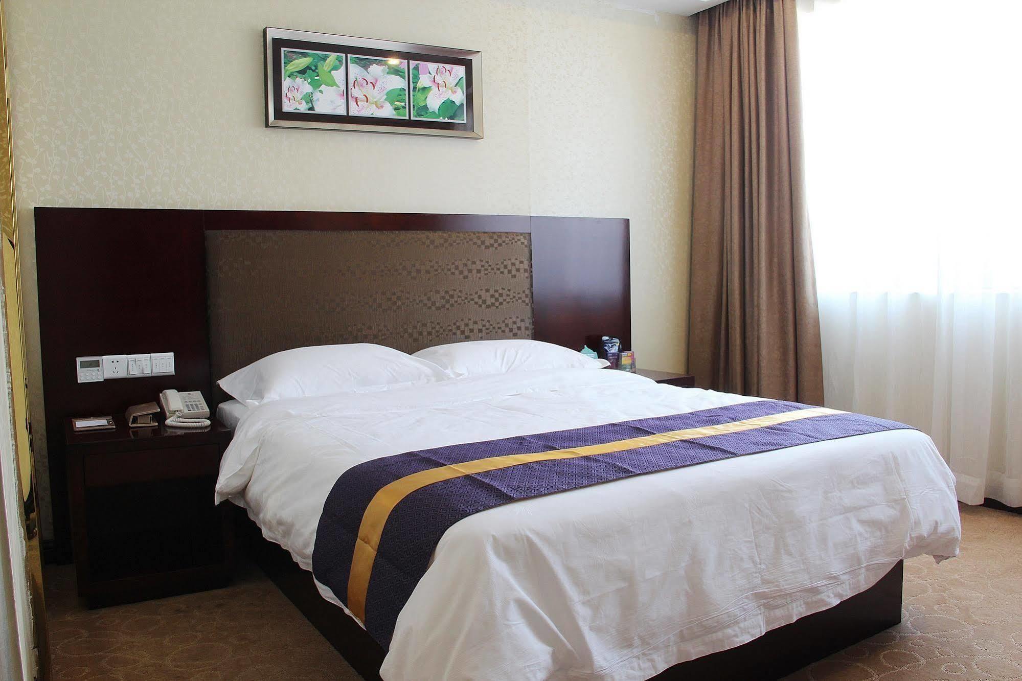 Zhuhai Platinum Holiday Hotel Экстерьер фото
