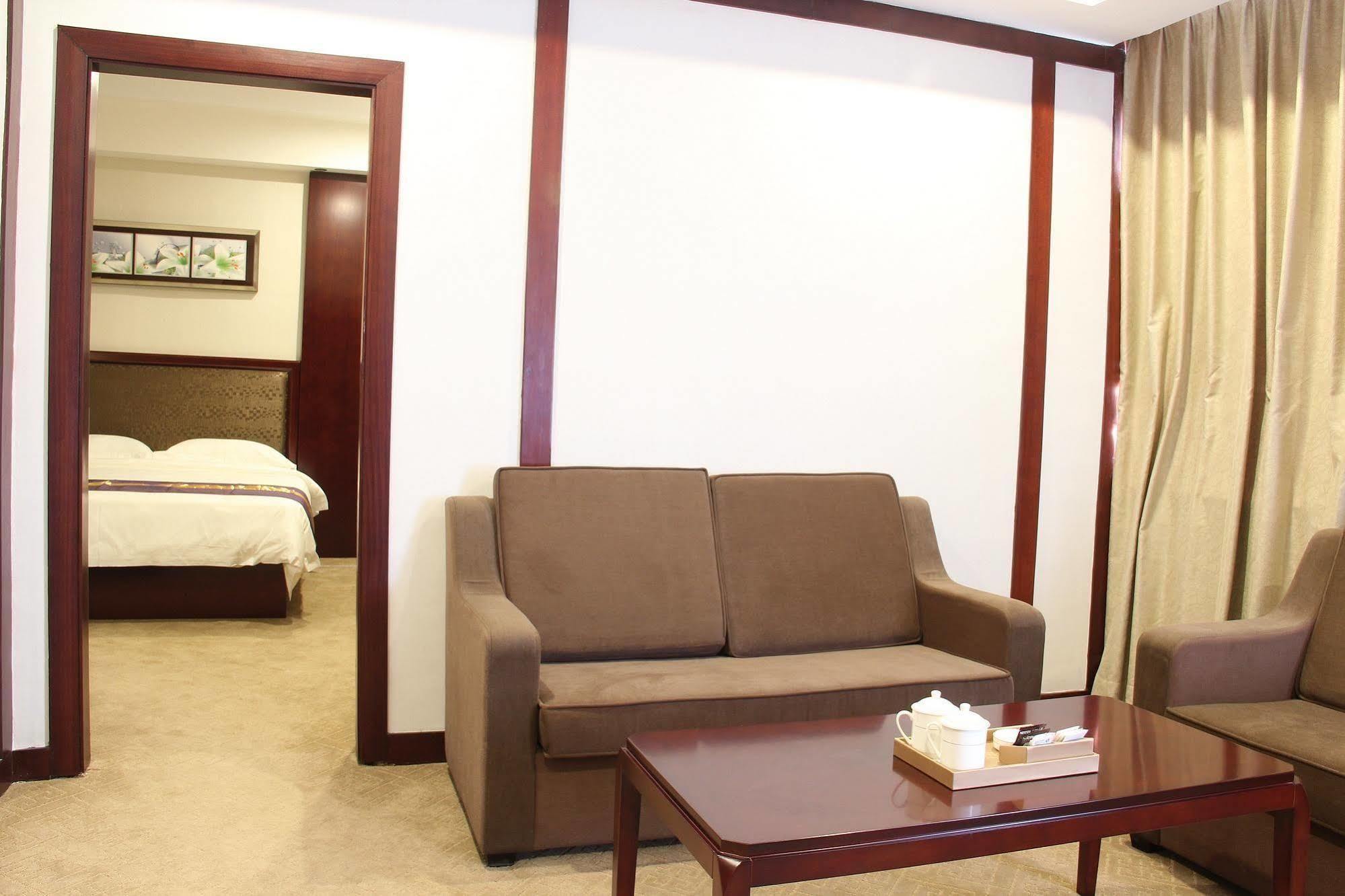 Zhuhai Platinum Holiday Hotel Экстерьер фото