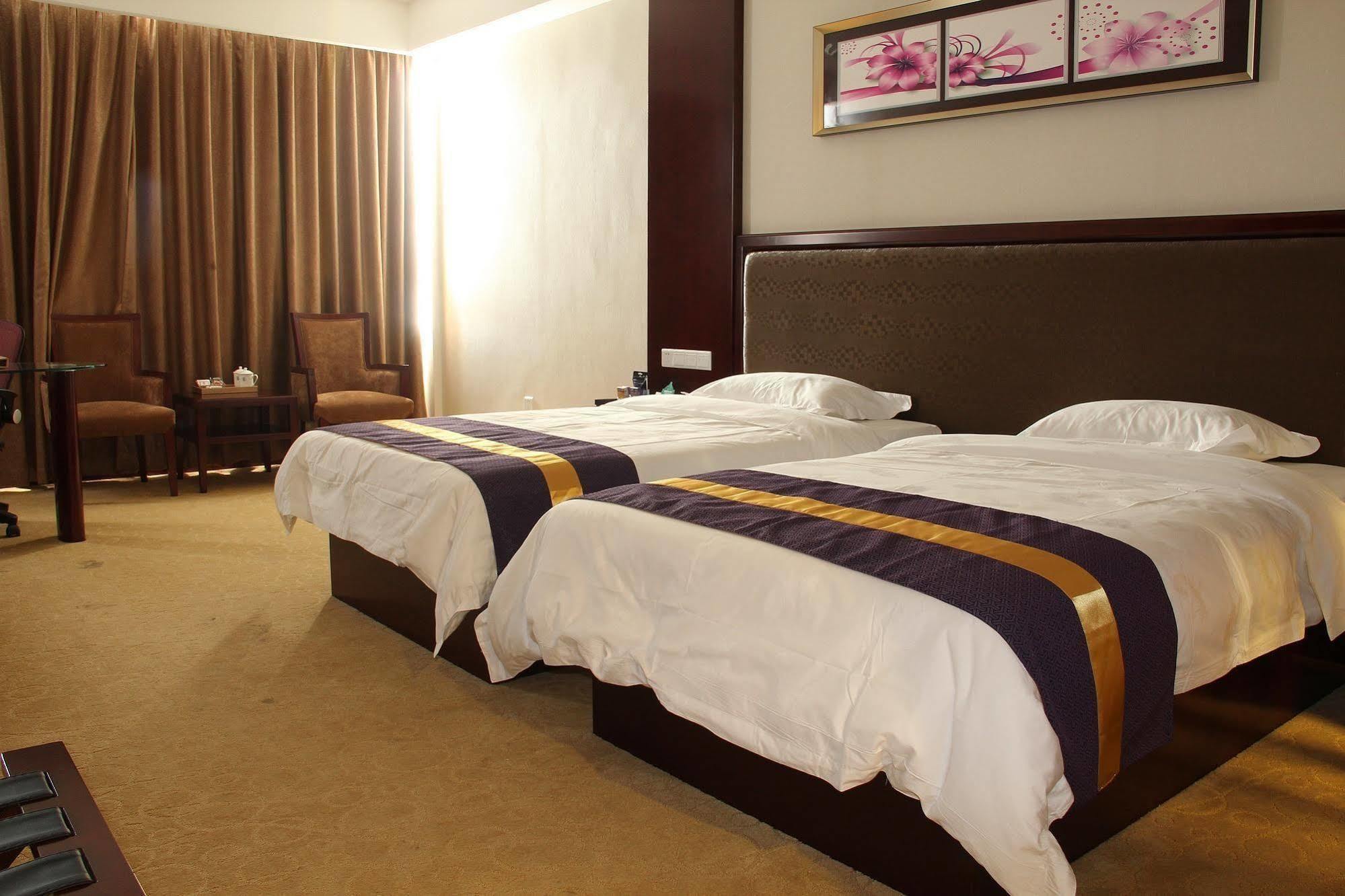 Zhuhai Platinum Holiday Hotel Экстерьер фото