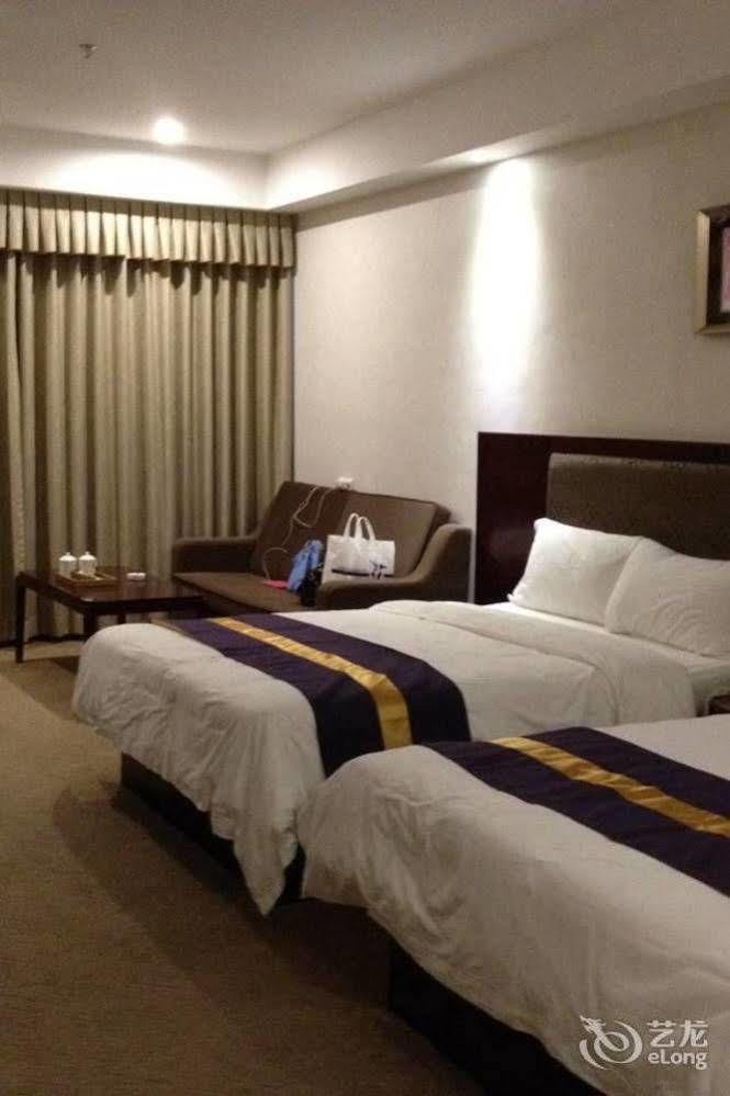 Zhuhai Platinum Holiday Hotel Экстерьер фото