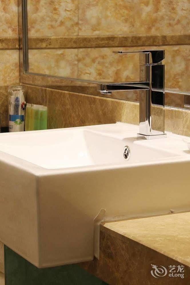 Zhuhai Platinum Holiday Hotel Экстерьер фото